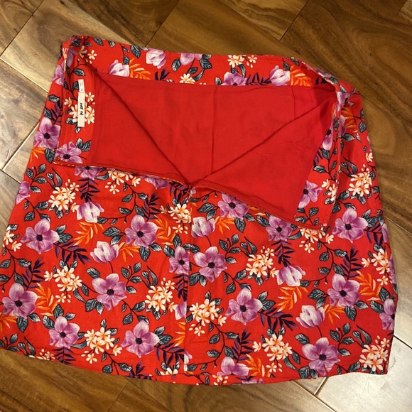 Mi Ami || Floral High Waisted Mini skirt - Picture 4 of 7